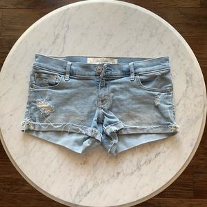 Light wash destroyed denim shorts size 0 (25)